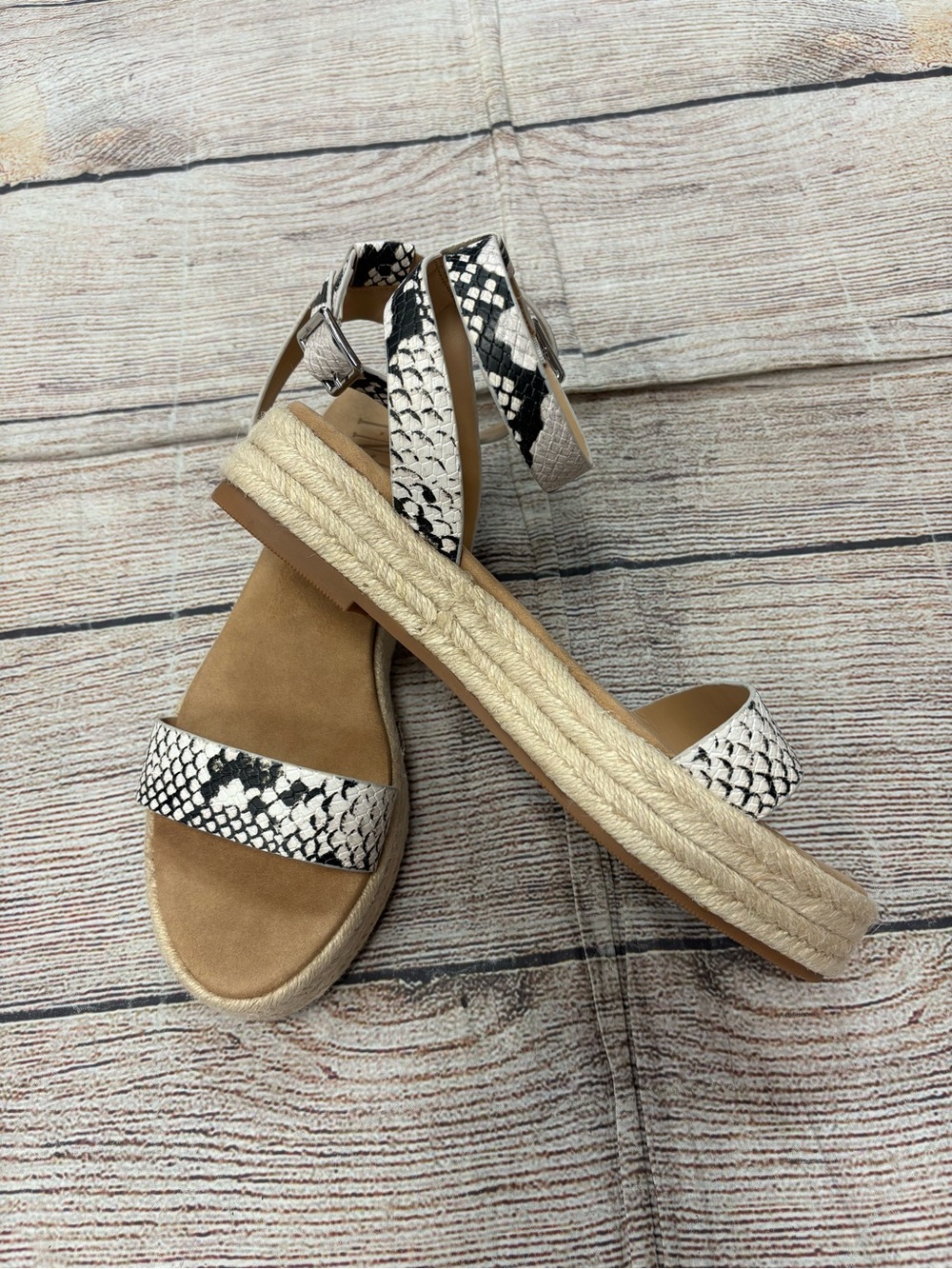 😍 Women's INC  Snake-Print Espadrille Platform Sandals in Black & White